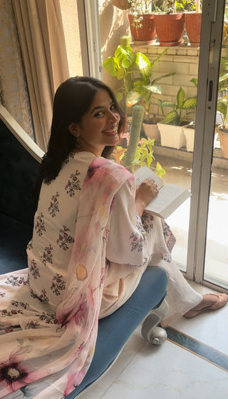 Mogra Mehak Crepe Suit in White- Stitched