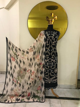 A super soft 60gm crepe digital printed with floral and Pakistani prints and a digitally printed chiffon dupata 